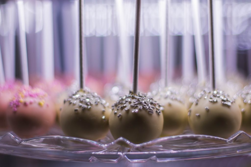 Peanut butter oreo pops