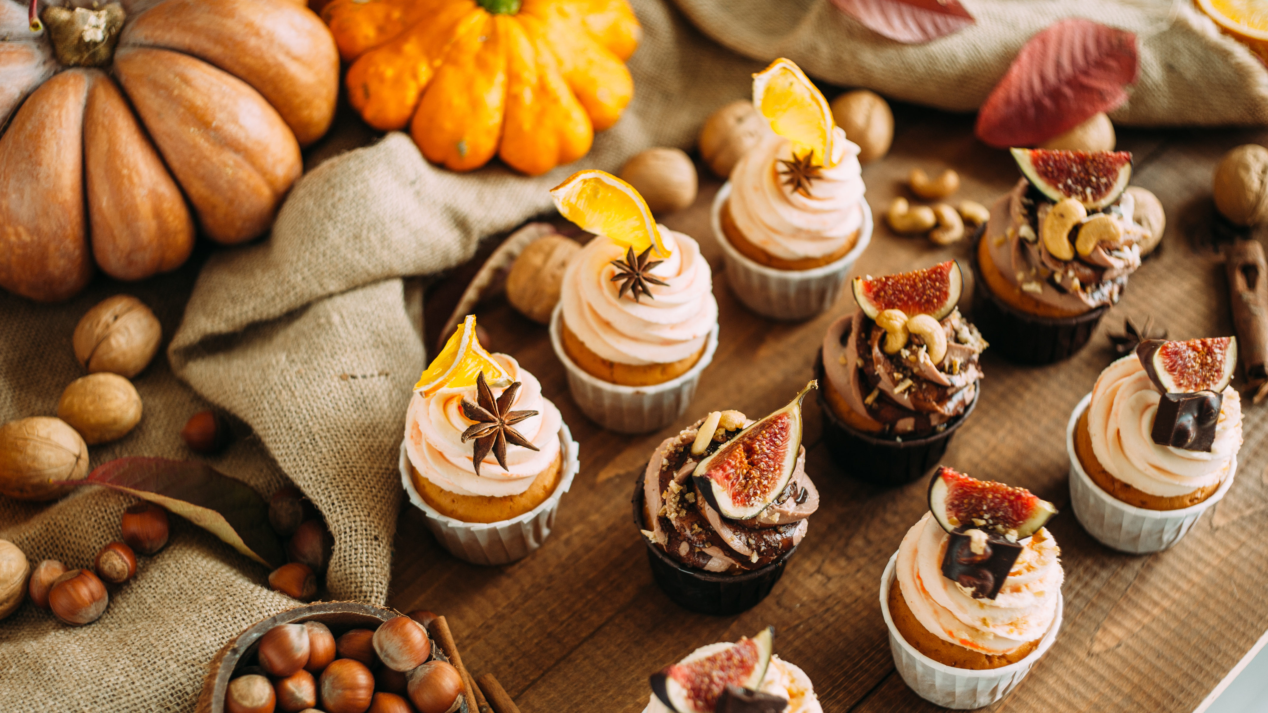 Pumpkin Spice Cupcakes with Cream Cheese Frosting